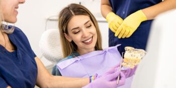 Zâmbet impecabil cu implanturi dentare la Clinica CriniDent: Proces și beneficii tratament
